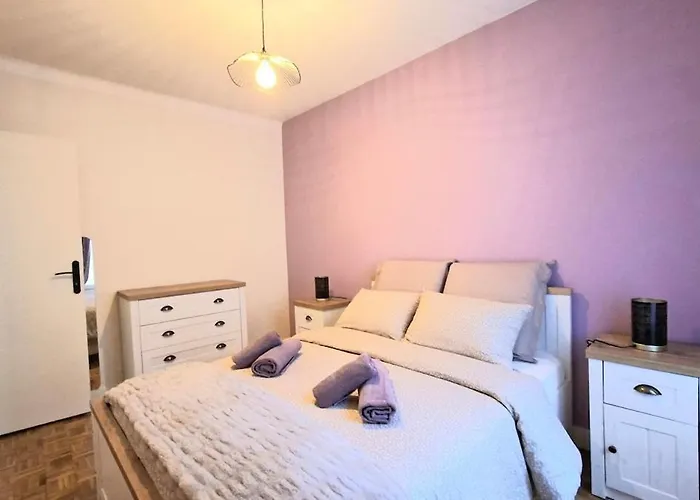 Cozy House With Terrace And Double Garage Ferienhaus Le Mans