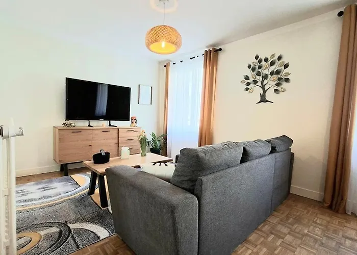 Cozy House With Terrace And Double Garage Ferienhaus