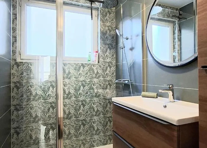 Cozy House With Terrace And Double Garage Ferienhaus Le Mans