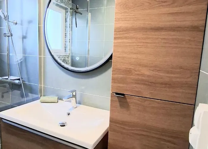 Ferienhaus Cozy House With Terrace And Double Garage Le Mans