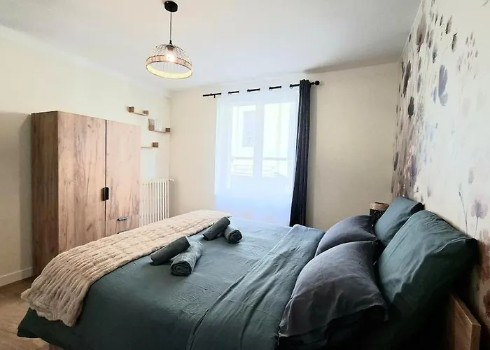 Ferienhaus Cozy House With Terrace And Double Garage Le Mans