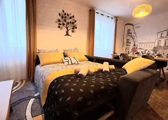 Ferienhaus Cozy House With Terrace And Double Garage Le Mans